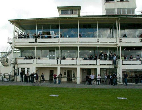 Barron back on home turf with winning hopes