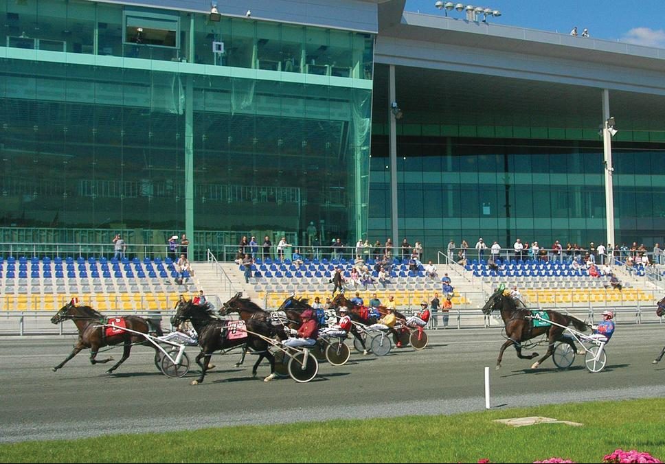 Intricacy upsets, Tetrick wins five