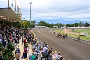 Supa gets the draw in Golden Guitar Final