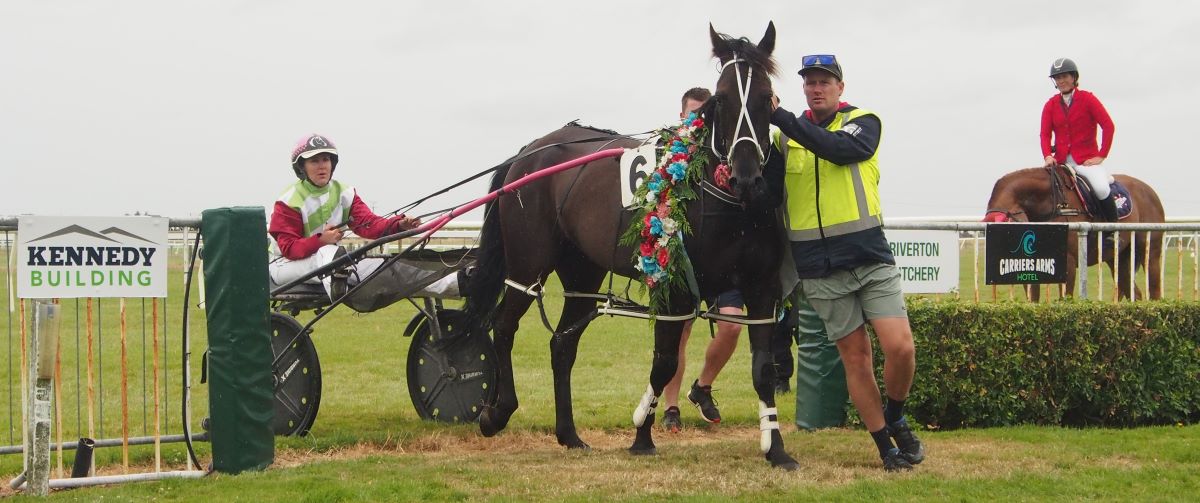 Bobbie rocks in Riverton Cup