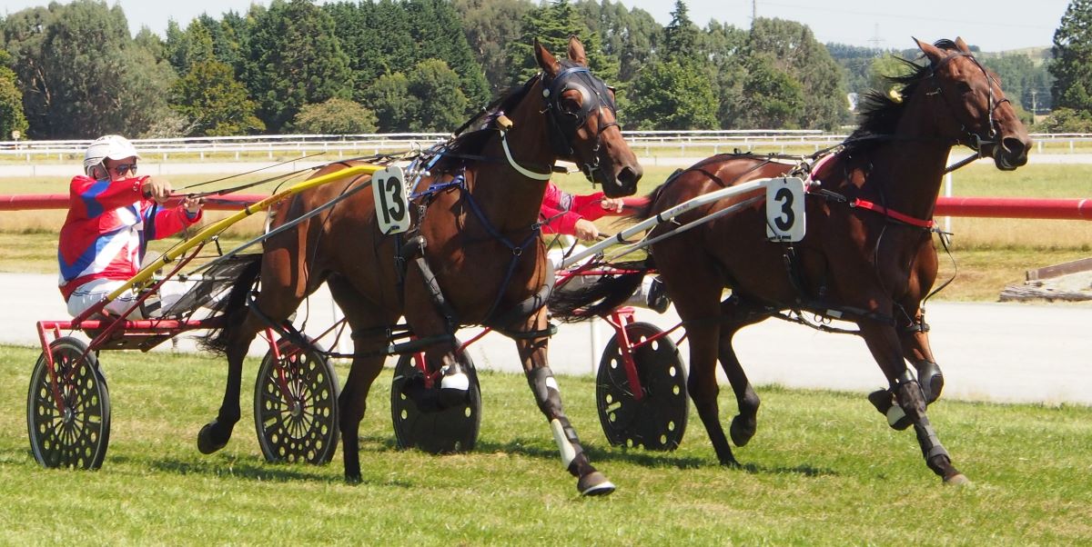 Jaccka Elvis clears maidens for Smaills