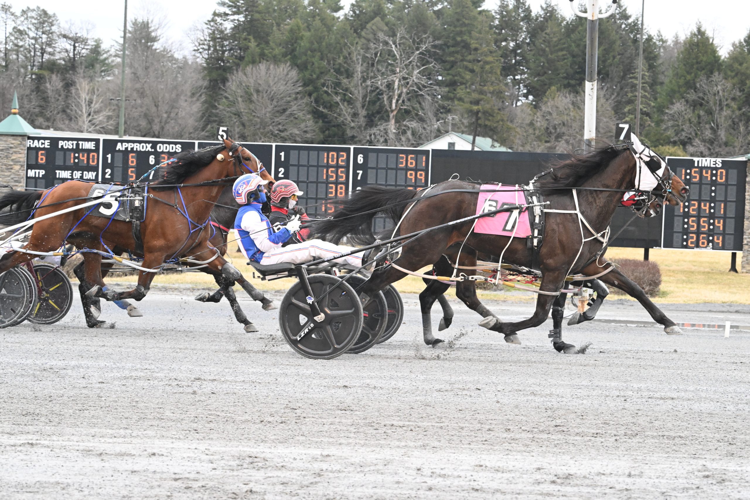 Longshot goes last to first at Saratoga