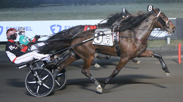 Rocket Man Hill blasts to an impressive win