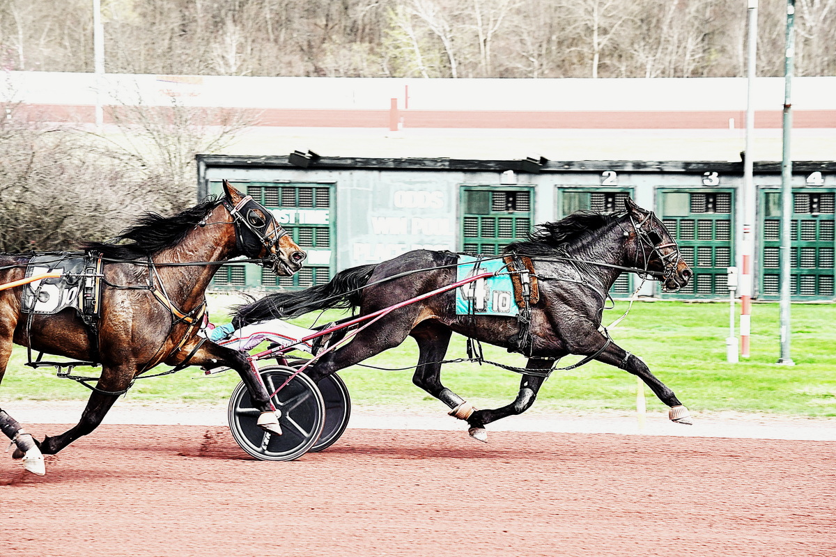 Karinchak sets lifetime mark in Bobby Weiss Series