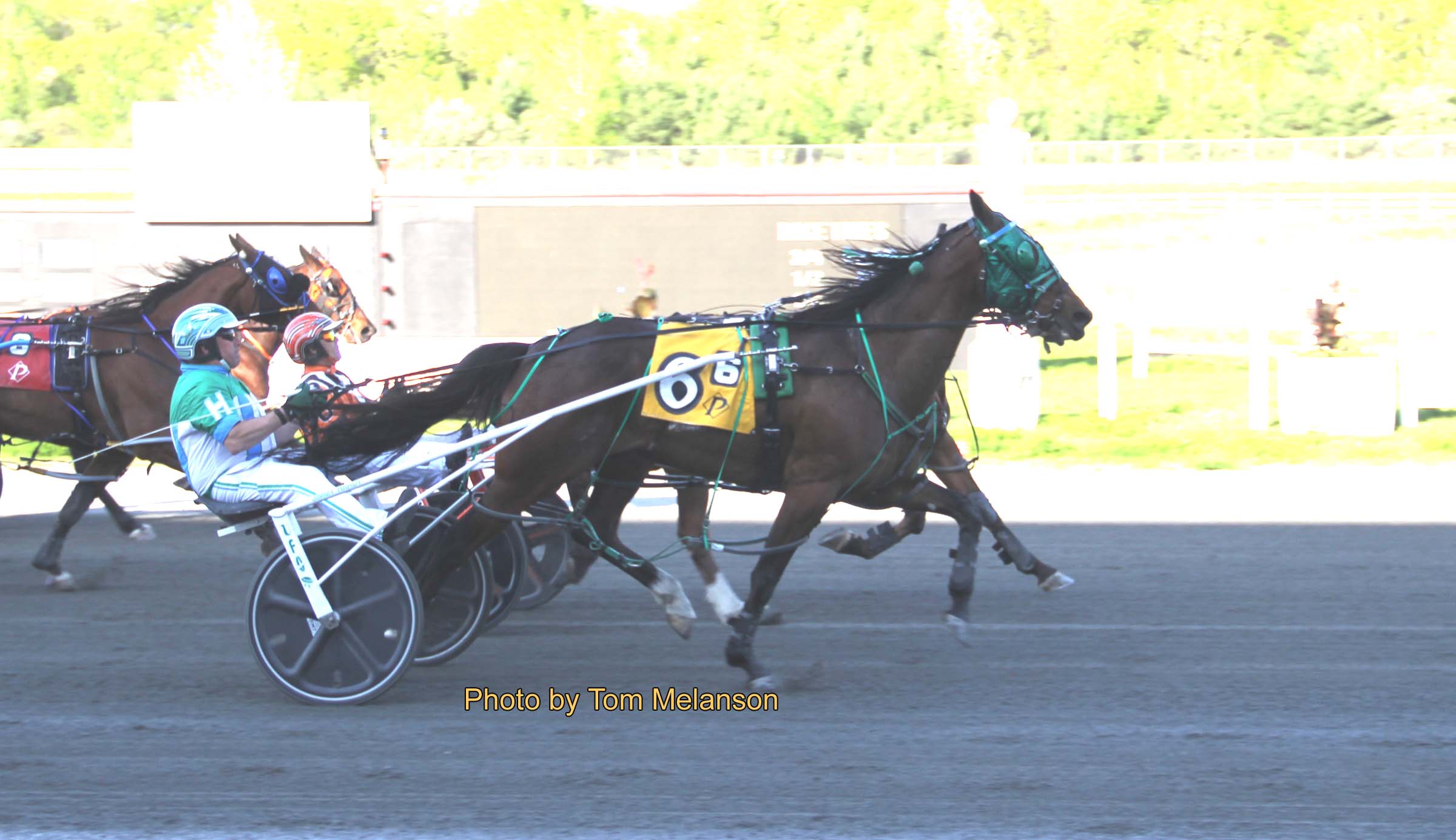 Anvil Hands booms home late to win