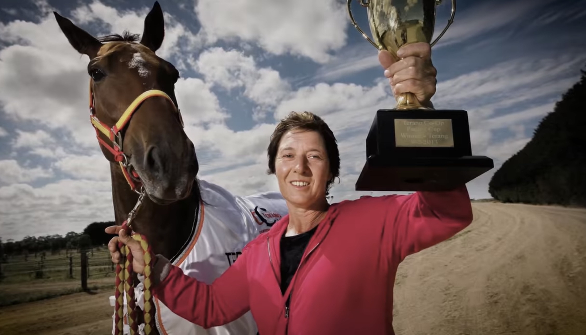 Margaret Lee presented with Pearl Kelly Award