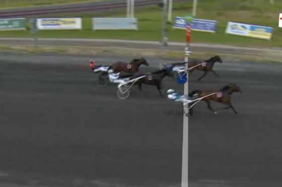 Izod Zet wins Prix Readly Express at Tingsryd