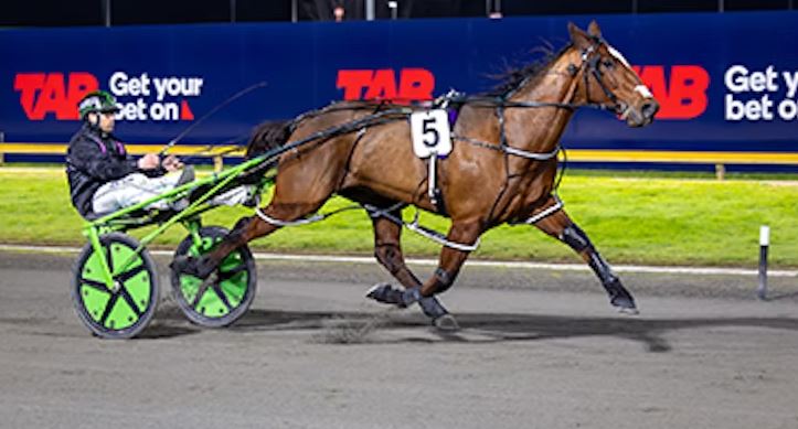 St John Eight dominates at Cambridge