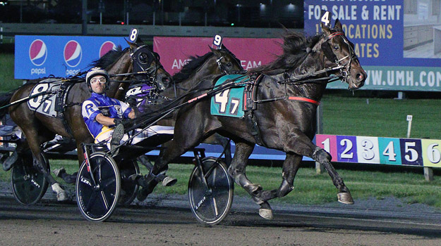 Louis Roy pilots both $75,000 Graduate winners