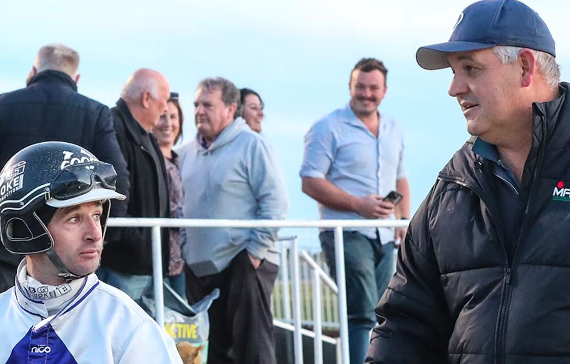 Stuart and Close deliver upsets at big odds