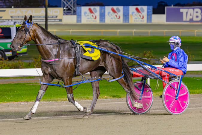 Greg and Skye Bond back in the winning circle