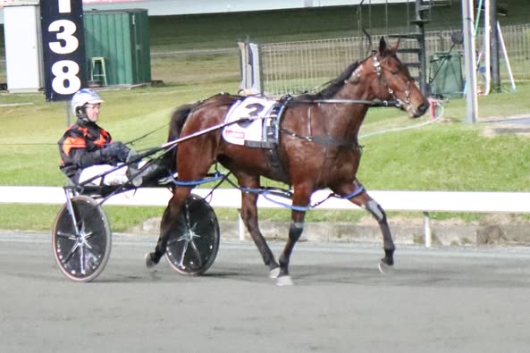 Soho Americano wins thrilling Queensland Oaks