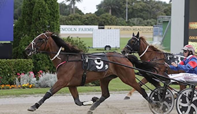 Wallis and Hackett get 400 wins