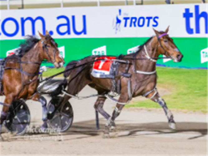 Sahara Breeze makes it three on end in narrow win