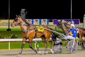 Rebline comes from last to win