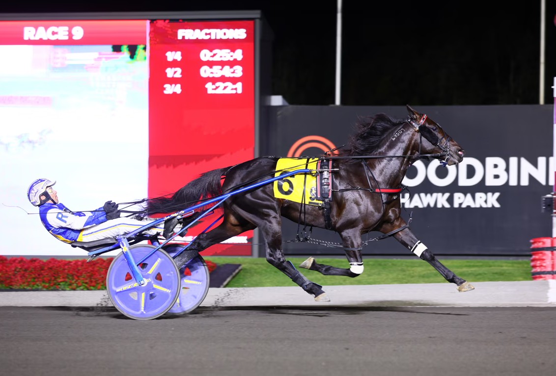 Emoticon Legacy smashes Canadian record in $615,000 Trotting Classic