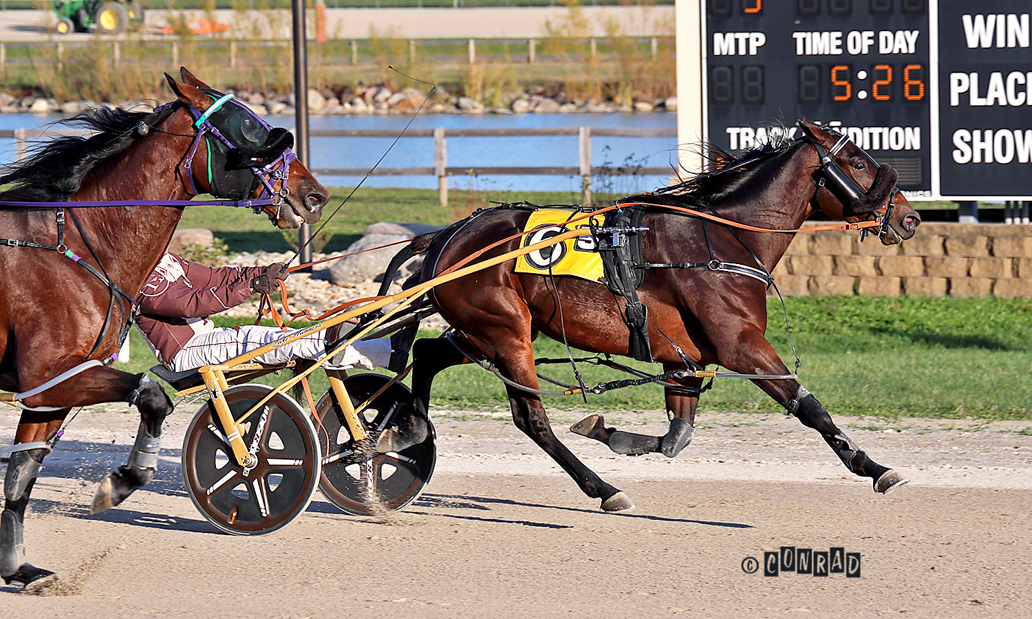 Sinatra Hanover sprints inside, Tennessee Smooth rallies late