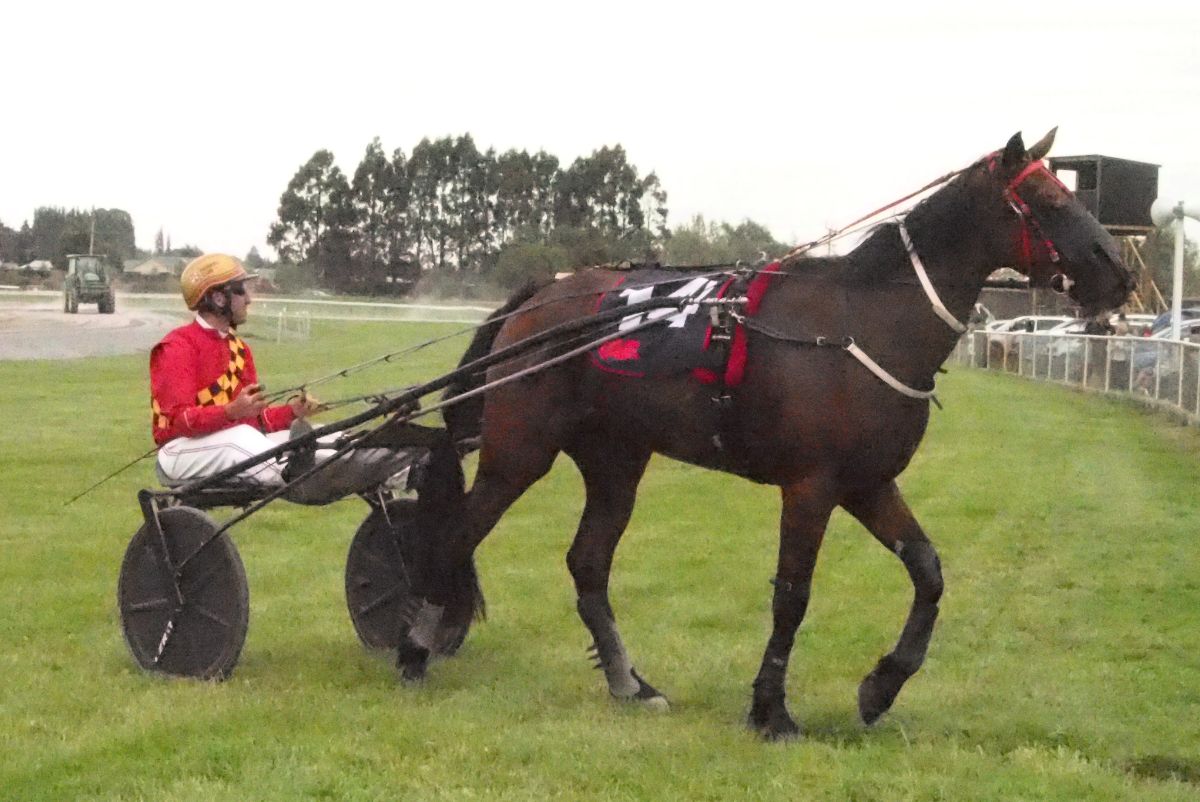 Axel spins Winton crowds wheels