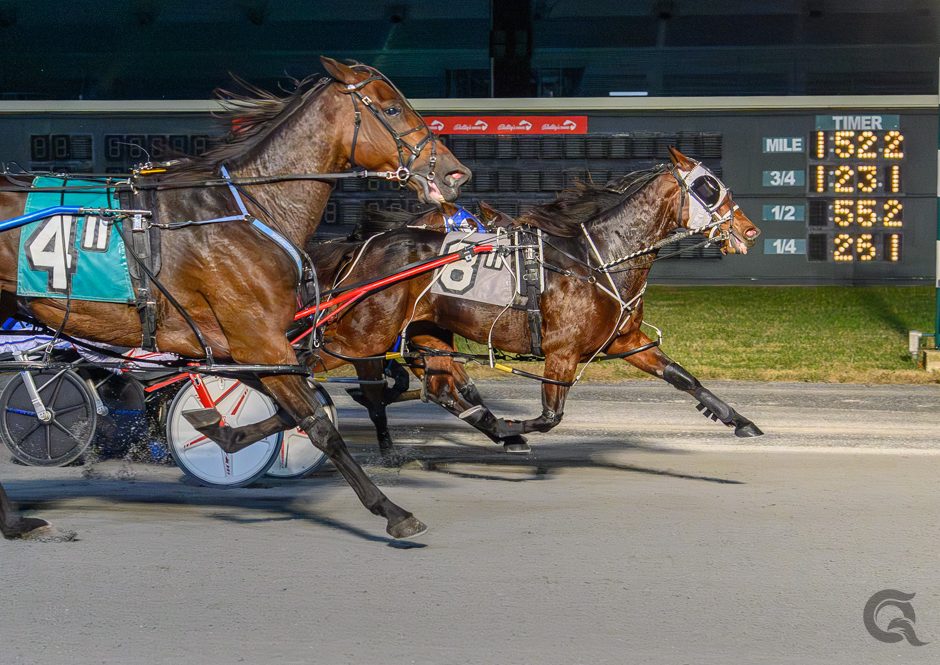 Huntress digs deep for third straight win