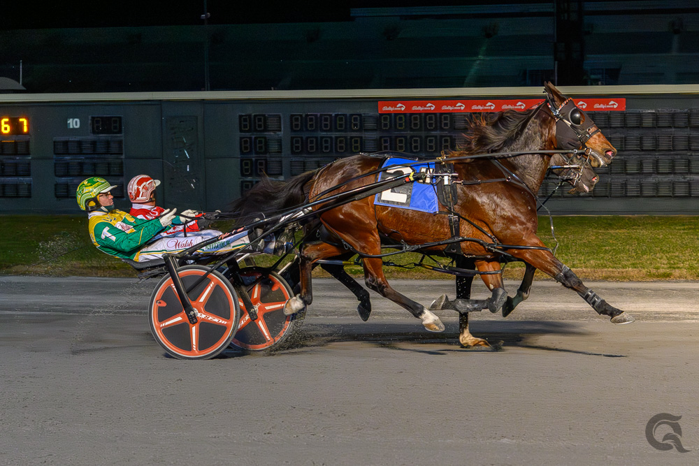 Itsrockandroll A nails Blue Hen Open