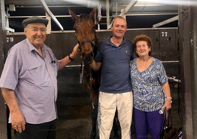 Sitting On Eight and Kiki Meister impress in Ladbrokes Classic Heats