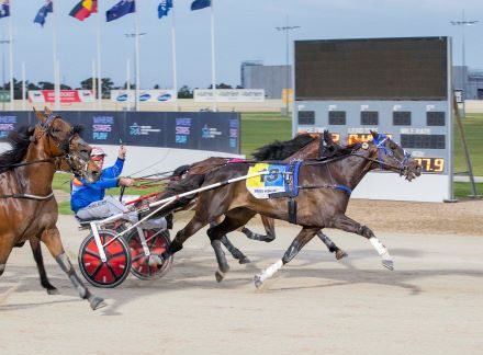 Mecarno digs in for Gritty win