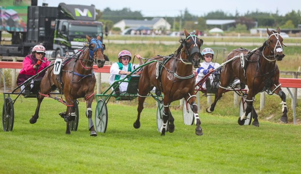 Young guns assemble as Hackett seeks back to back crowns