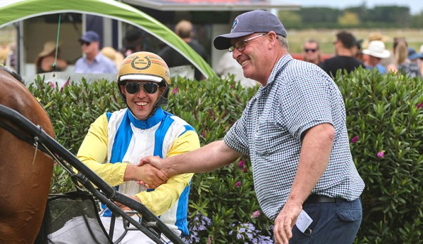 Hanrahan sends out two big chances on huge 13-race card