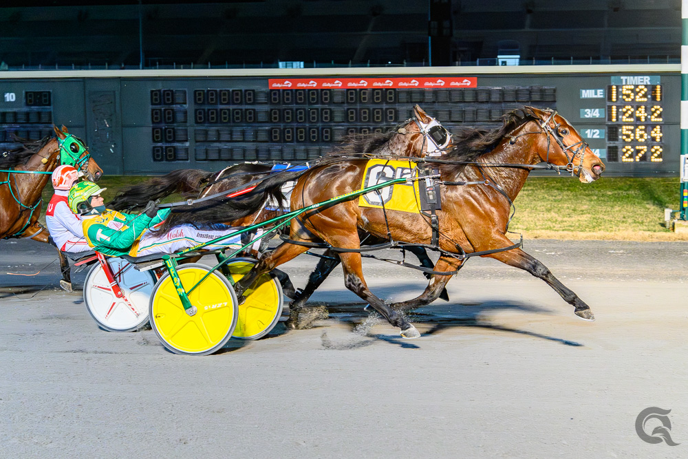 Ragtime Red prevails in tight finish