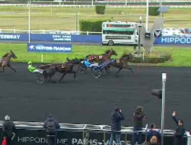 Chit Chat winning at Vincennes