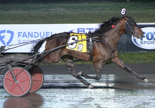 Boston Bound sizzles on sloppy track