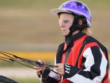 Mikiyoursofine Delivers for Team Teal